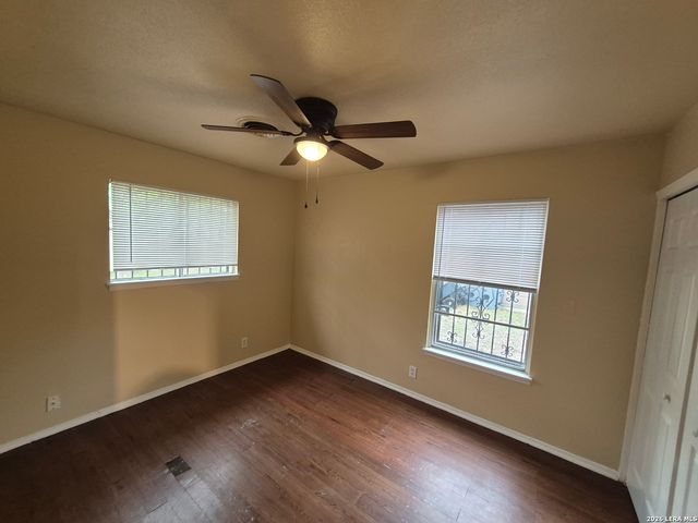 5211 CINDERELLA ST, Kirby, TX 78219