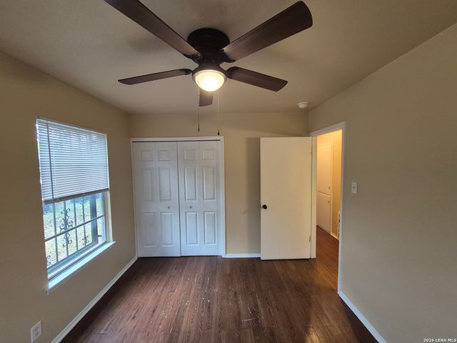 5211 CINDERELLA ST, Kirby, TX 78219