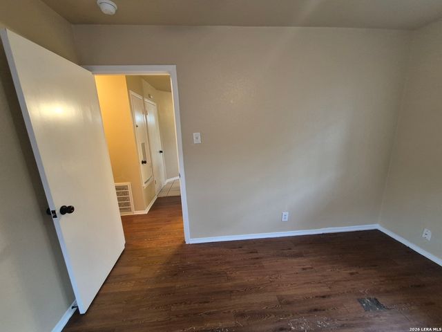 5211 CINDERELLA ST, Kirby, TX 78219