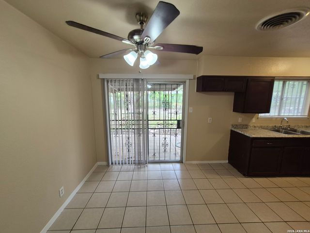 5211 CINDERELLA ST, Kirby, TX 78219