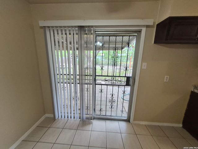 5211 CINDERELLA ST, Kirby, TX 78219