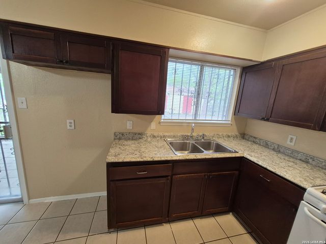 5211 CINDERELLA ST, Kirby, TX 78219