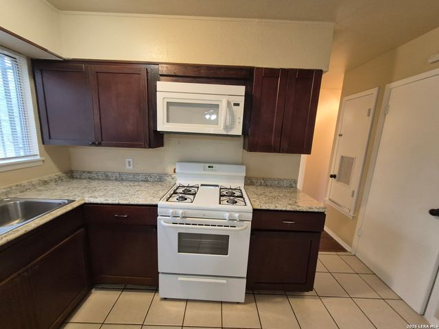 5211 CINDERELLA ST, Kirby, TX 78219