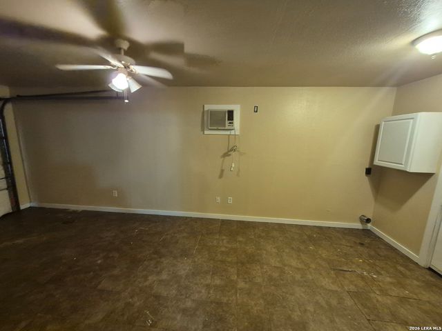 5211 CINDERELLA ST, Kirby, TX 78219