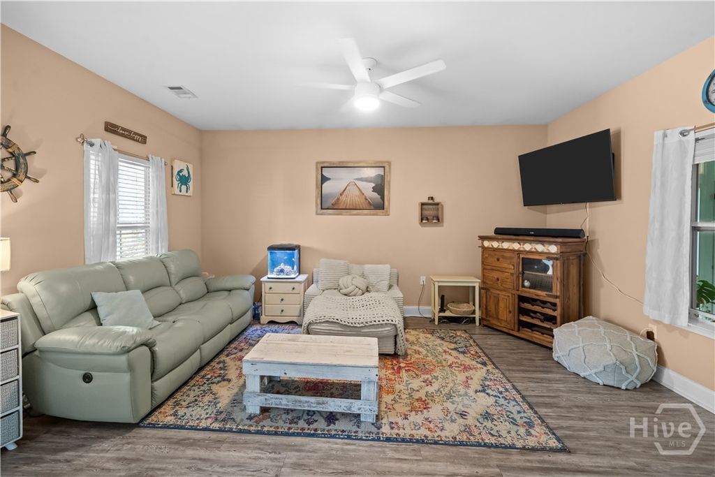 Image 10 of property listing at 90 Teachers Row, Richmond Hill, GA 31324