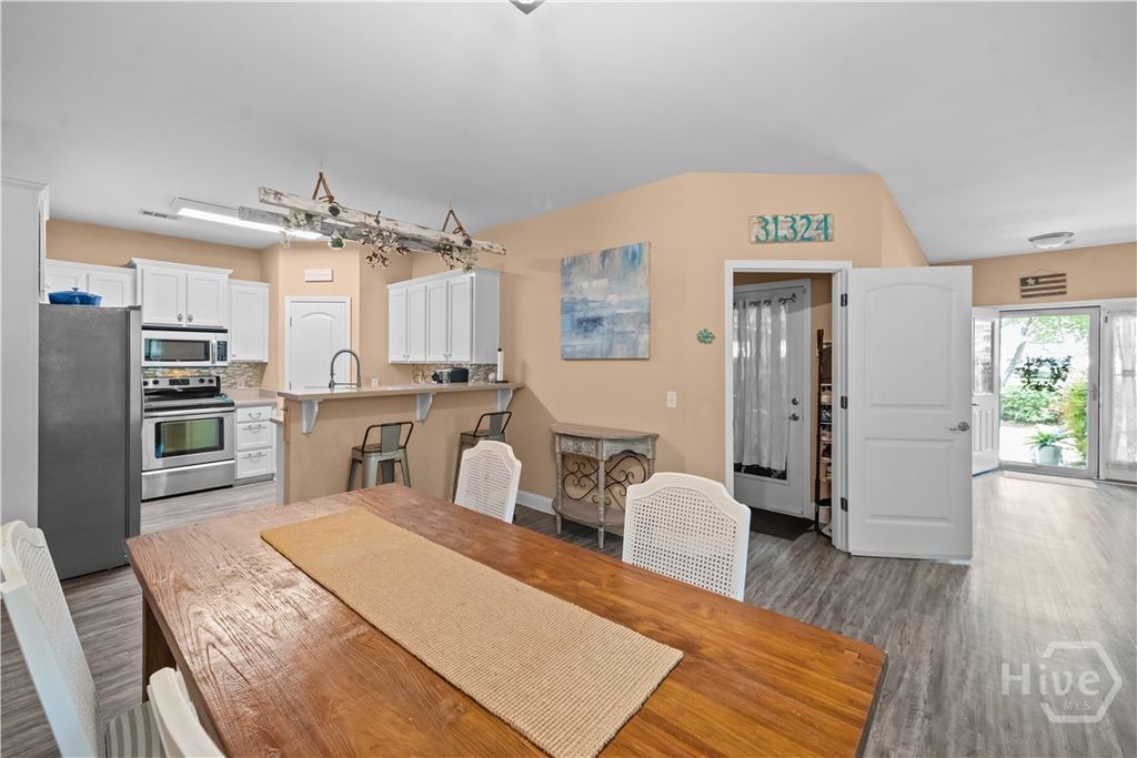 Image 15 of property listing at 90 Teachers Row, Richmond Hill, GA 31324