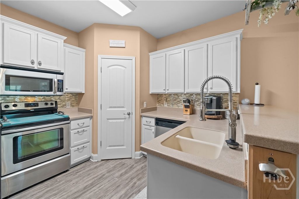 Image 16 of property listing at 90 Teachers Row, Richmond Hill, GA 31324