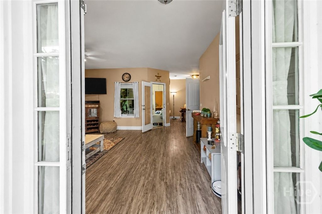 Image 5 of property listing at 90 Teachers Row, Richmond Hill, GA 31324