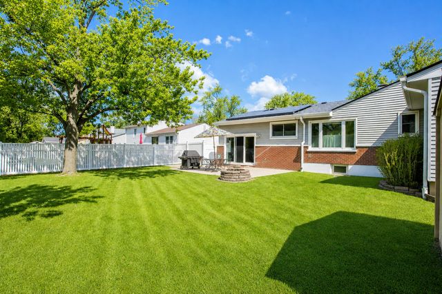1359 E Dorothy Drive, Palatine, IL 60074