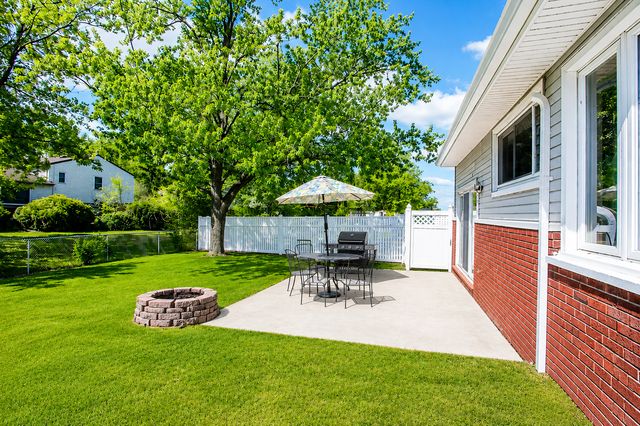 1359 E Dorothy Drive, Palatine, IL 60074
