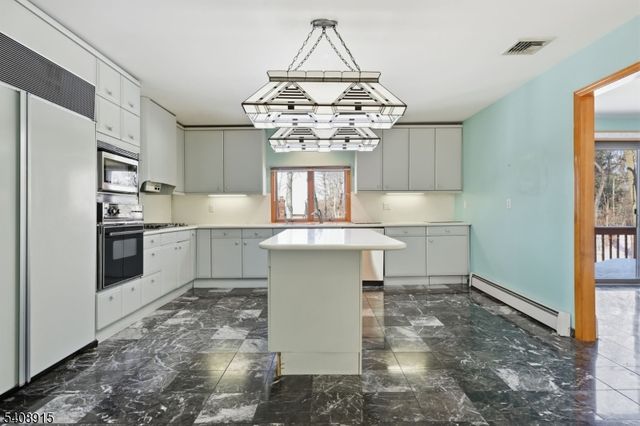 32 Sylvan Dr, Montville Twp., NJ 07058