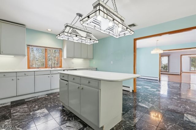 32 Sylvan Dr, Montville Twp., NJ 07058