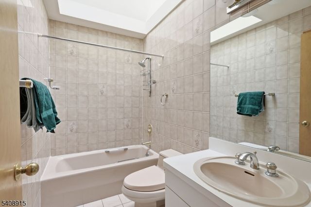 32 Sylvan Dr, Montville Twp., NJ 07058