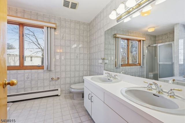 32 Sylvan Dr, Montville Twp., NJ 07058