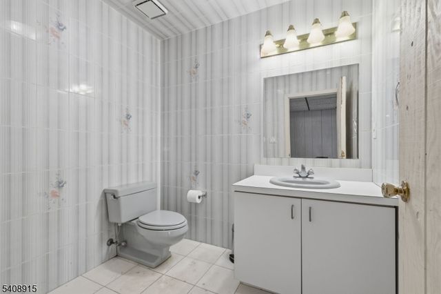 32 Sylvan Dr, Montville Twp., NJ 07058