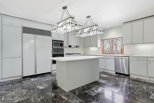 32 Sylvan Dr, Montville Twp., NJ 07058