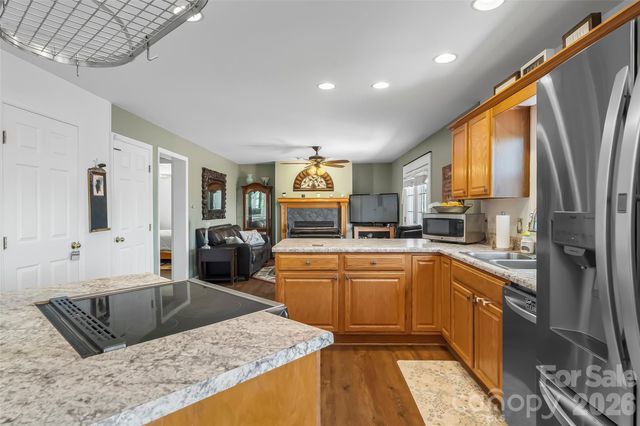 70 Heslar Way, Marshall, NC 28753