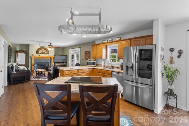 70 Heslar Way, Marshall, NC 28753