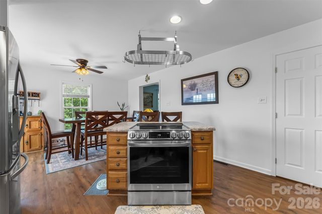 70 Heslar Way, Marshall, NC 28753