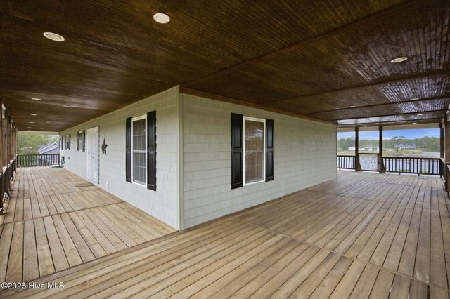 354 W South Shore Drive, Southport, NC 28461