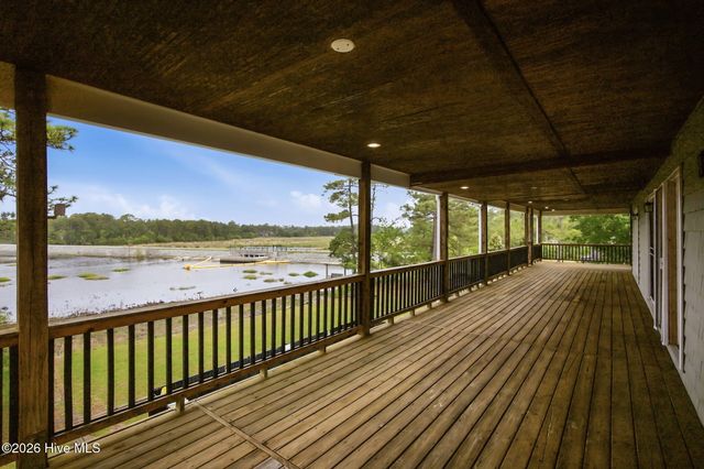 354 W South Shore Drive, Southport, NC 28461