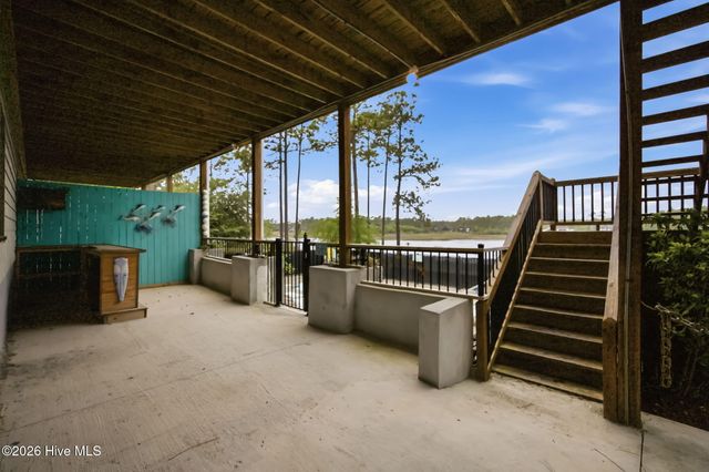 354 W South Shore Drive, Southport, NC 28461