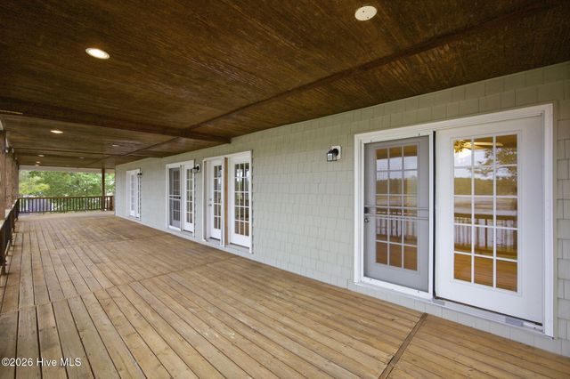 354 W South Shore Drive, Southport, NC 28461