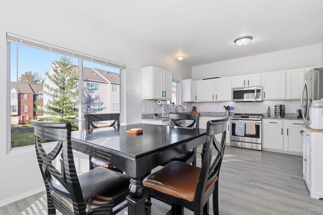 36123 Dominion Circle, Sterling Heights, MI 48310