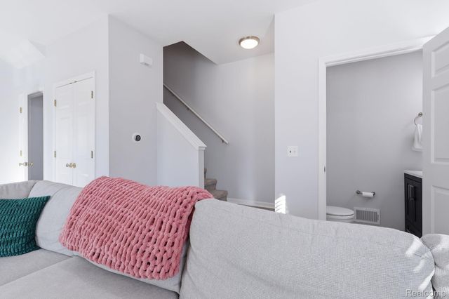 36123 Dominion Circle, Sterling Heights, MI 48310