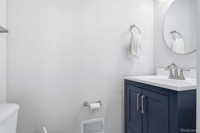 36123 Dominion Circle, Sterling Heights, MI 48310