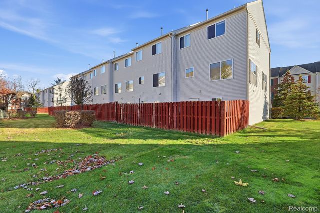 36123 Dominion Circle, Sterling Heights, MI 48310