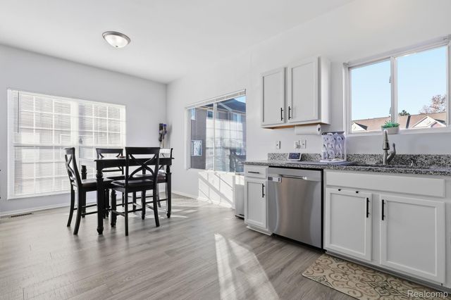 36123 Dominion Circle, Sterling Heights, MI 48310