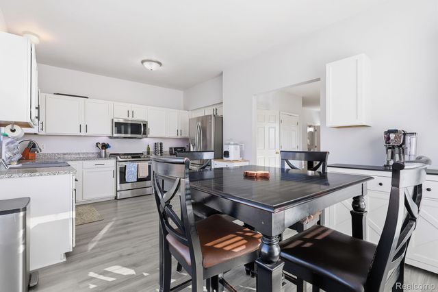 36123 Dominion Circle, Sterling Heights, MI 48310