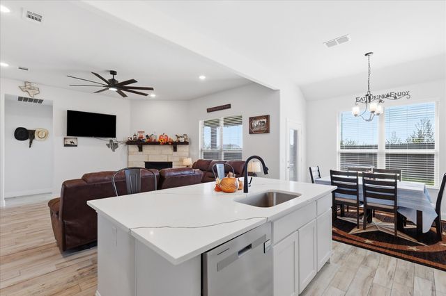804 Mary Lee Lane, Collinsville, TX 76233