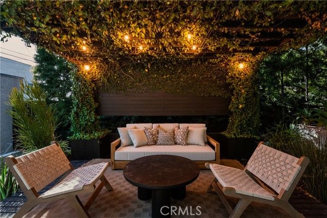 654 S Soto Street, Los Angeles, CA 90023