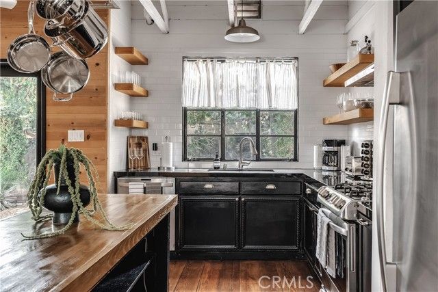 654 S Soto Street, Los Angeles, CA 90023