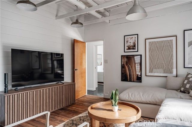 654 S Soto Street, Los Angeles, CA 90023