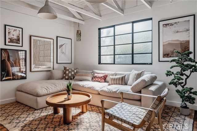 654 S Soto Street, Los Angeles, CA 90023