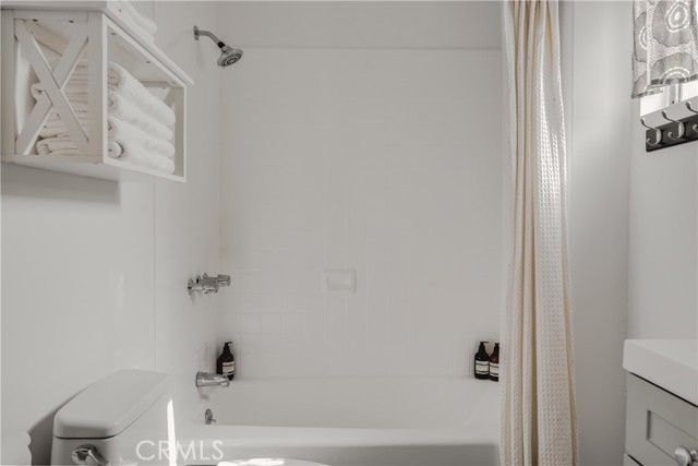 654 S Soto Street, Los Angeles, CA 90023