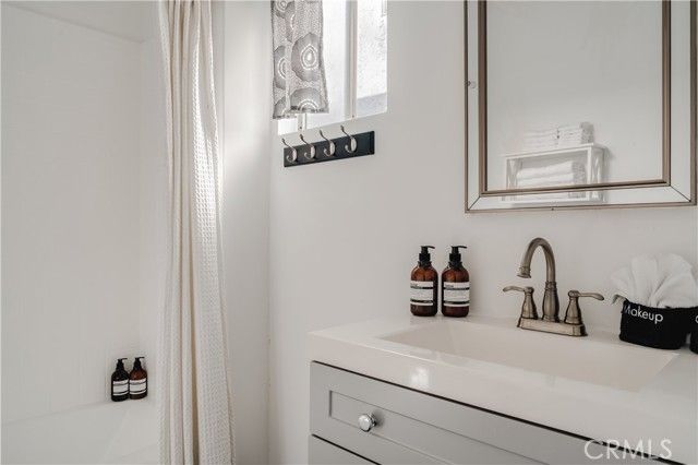 654 S Soto Street, Los Angeles, CA 90023