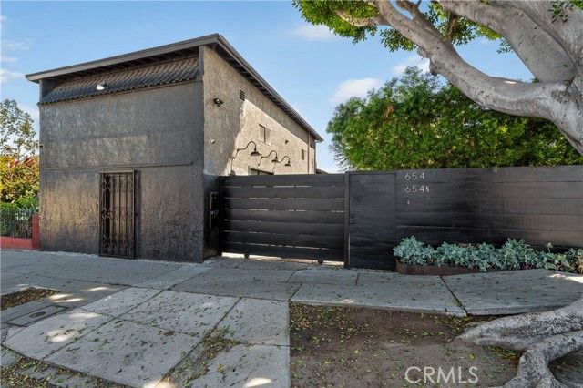 654 S Soto Street, Los Angeles, CA 90023