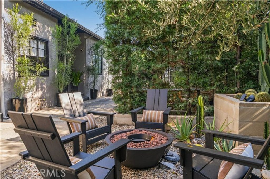 654 S Soto Street, Los Angeles, CA 90023