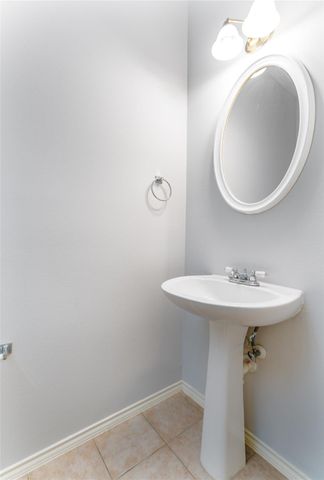 850 W Heights Hollow Lane, Houston, TX 77007