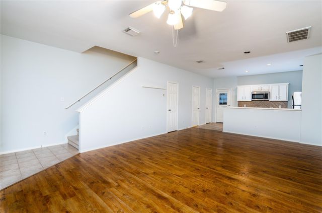 850 W Heights Hollow Lane, Houston, TX 77007