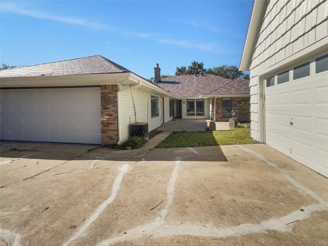 5008 Urban Crest Road, Dallas, TX 75227