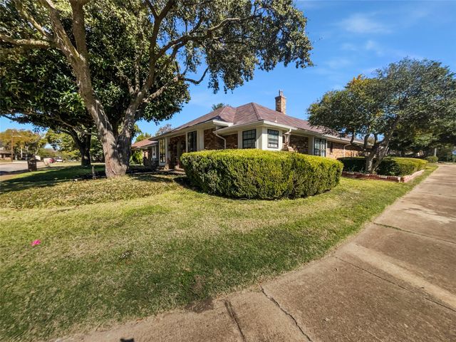 5008 Urban Crest Road, Dallas, TX 75227