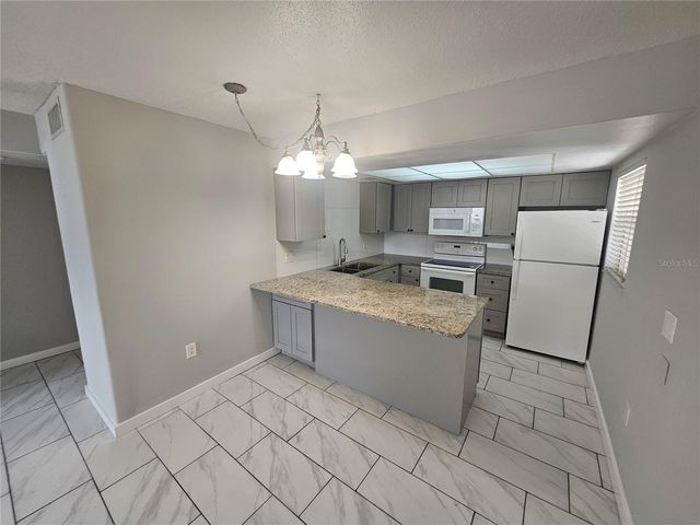 460 BASE AVENUE E 110, Venice, FL 34285