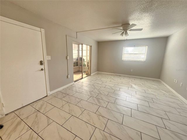 460 BASE AVENUE E 110, Venice, FL 34285