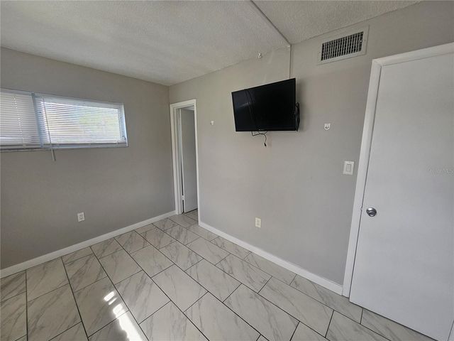 460 BASE AVENUE E 110, Venice, FL 34285