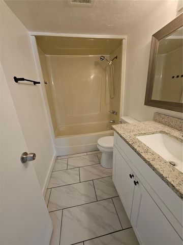460 BASE AVENUE E 110, Venice, FL 34285